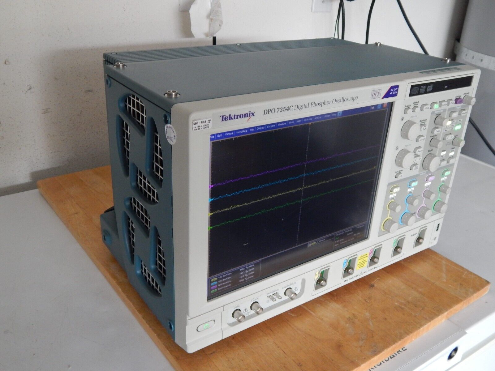 Tektronix DPO7354C 4 Channel 3.5GHz Phosphor Oscilloscope C300192 NIST cal'd Tektronix DPO7354C 4 Channel 3.5GHz Phosphor Oscilloscope C300192 NIST cal'd